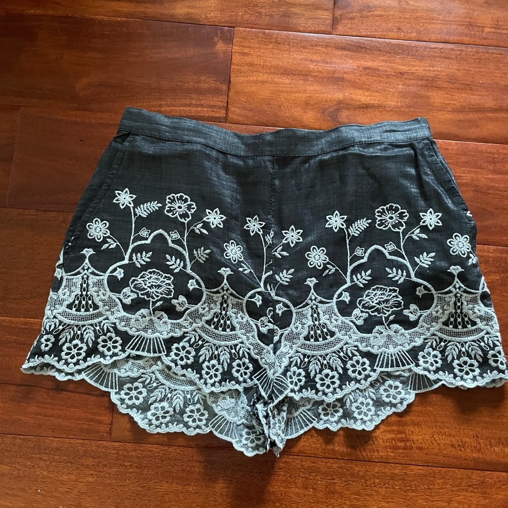 NWT Forever 21 Woven Embroidered Floral Shorts